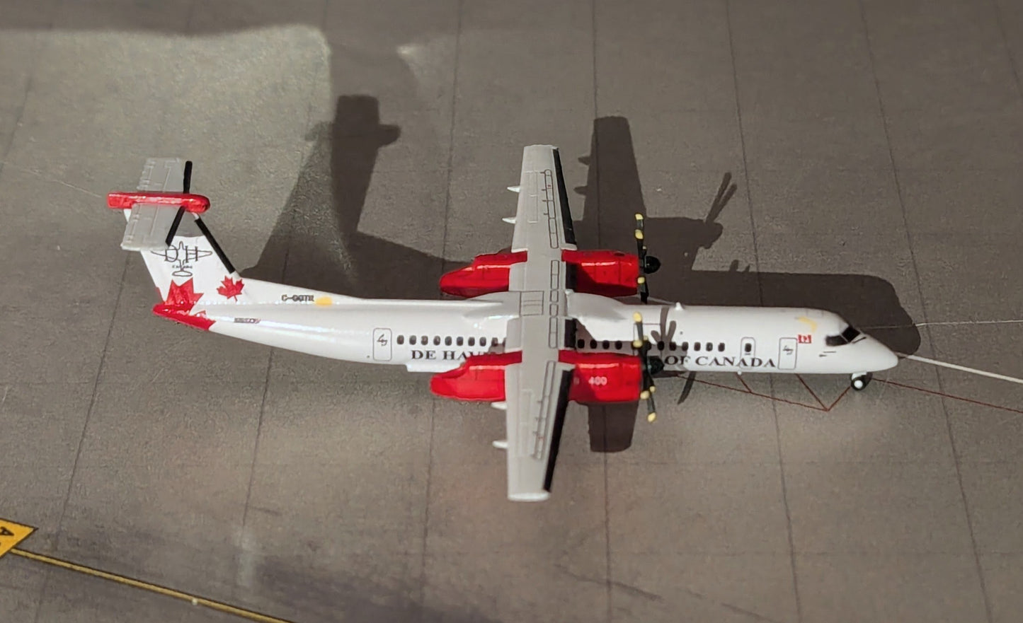 1:400 De Havilland Aircraft of Canada Dash 8 Q400 3D Design Deck