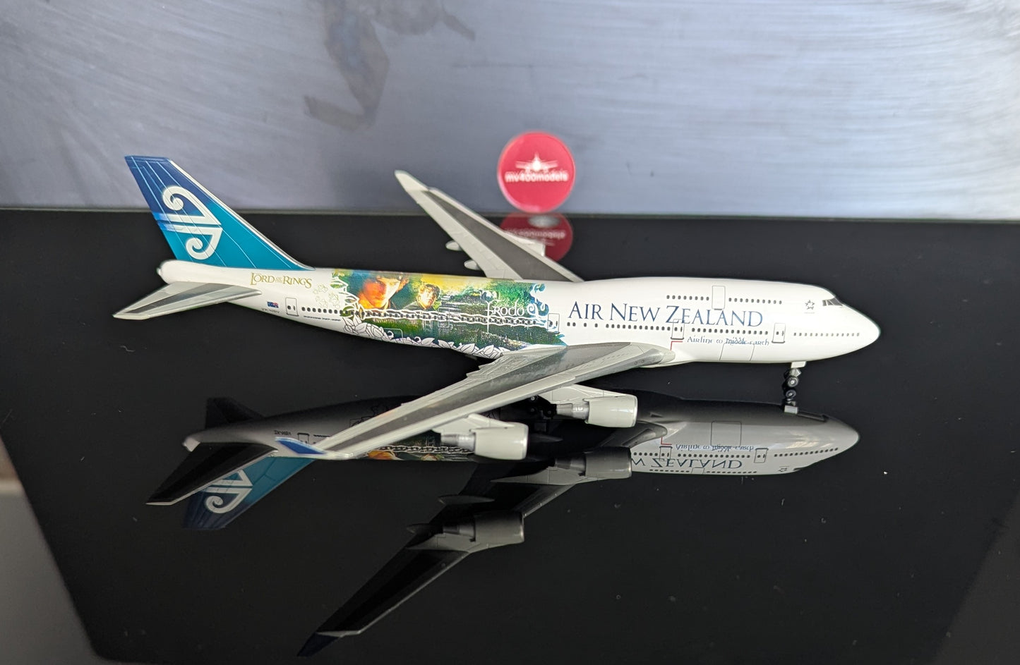 1:400 Air New Zealand B747-400 "LOTR Frodo" Big Shooter