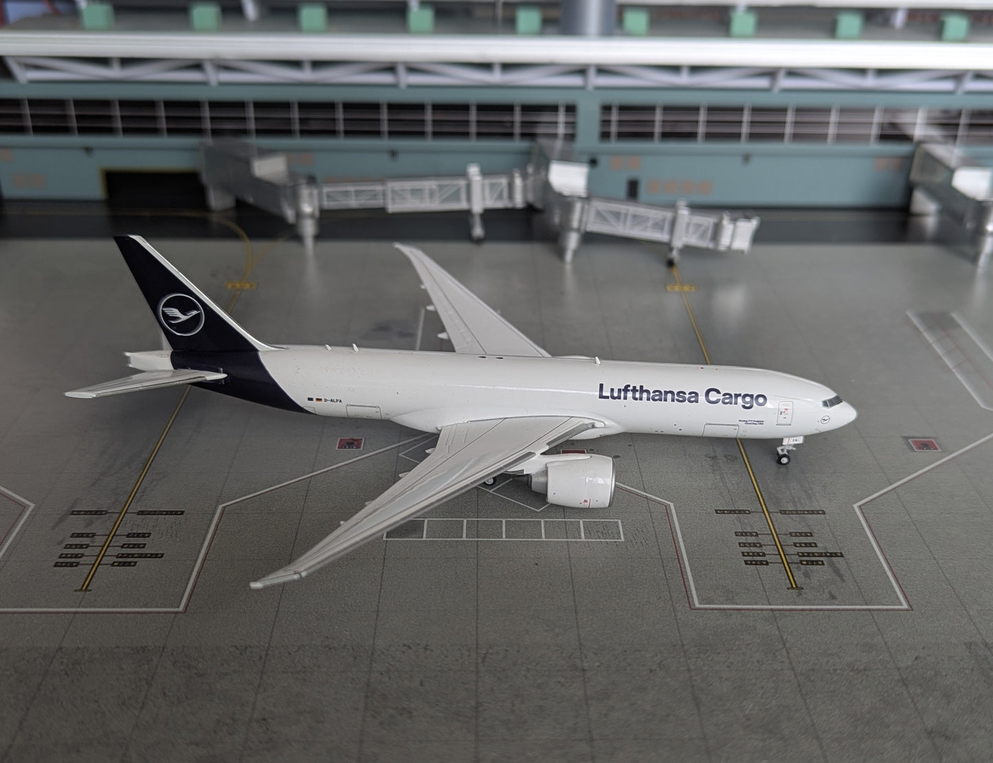1:400 Lufthansa Cargo B777-200F Gemini Jets