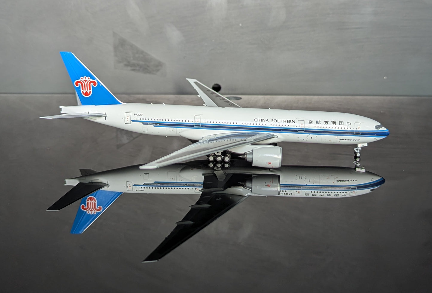 1:400 China Southern Airlines B777-200 B-2051 NG Models