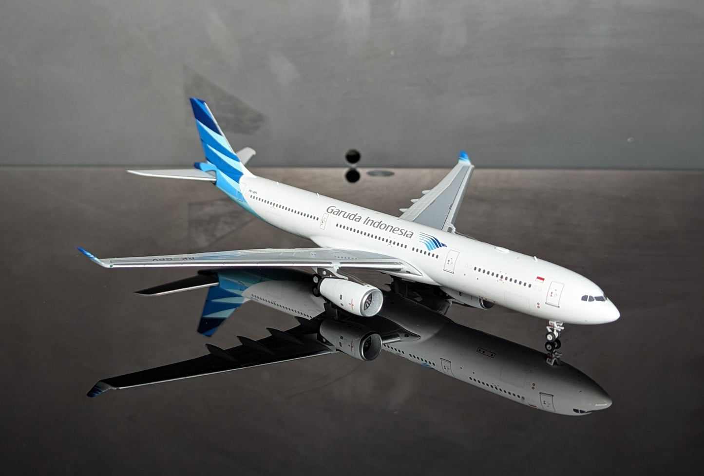 1:400 Garuda Indonesia A330-300 PK-GPV “Hana Travel Go Card” Airlines NG Models
