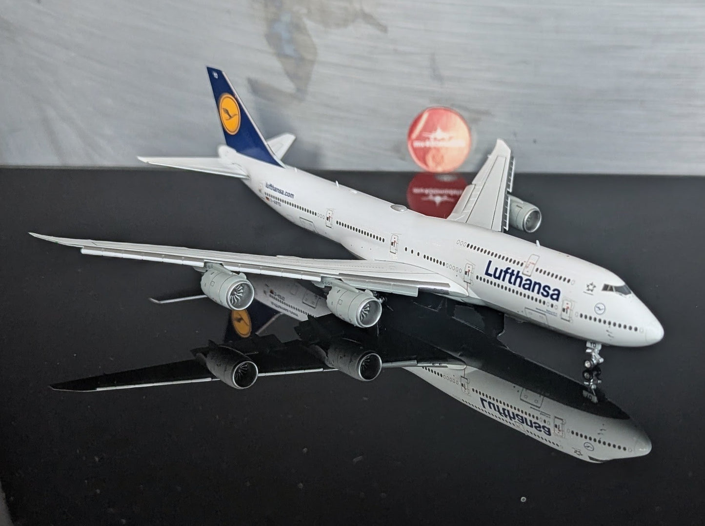 1:400 Lufthansa B747-8 Flaps Down* YY Wings