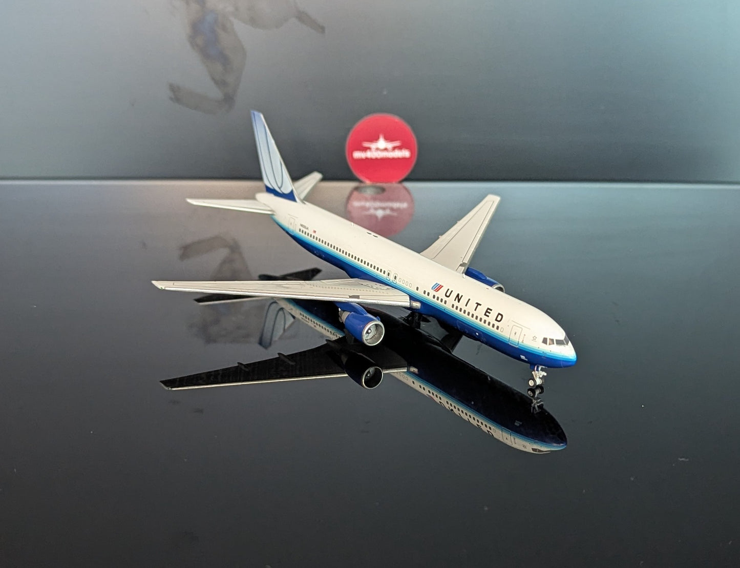 1:400 United Airlines B767-300ER "Blue Tulip" C Model