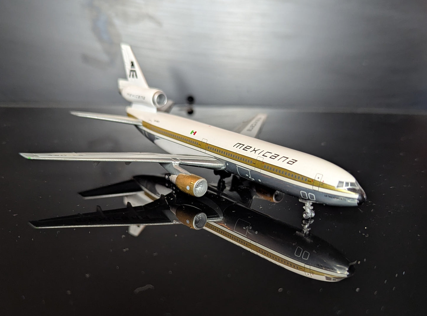 RARE 1:400 Mexicana DC-10-15 XA-MEX (Andrew Klein on the box) "Missing since 1978"  Gemini Jets