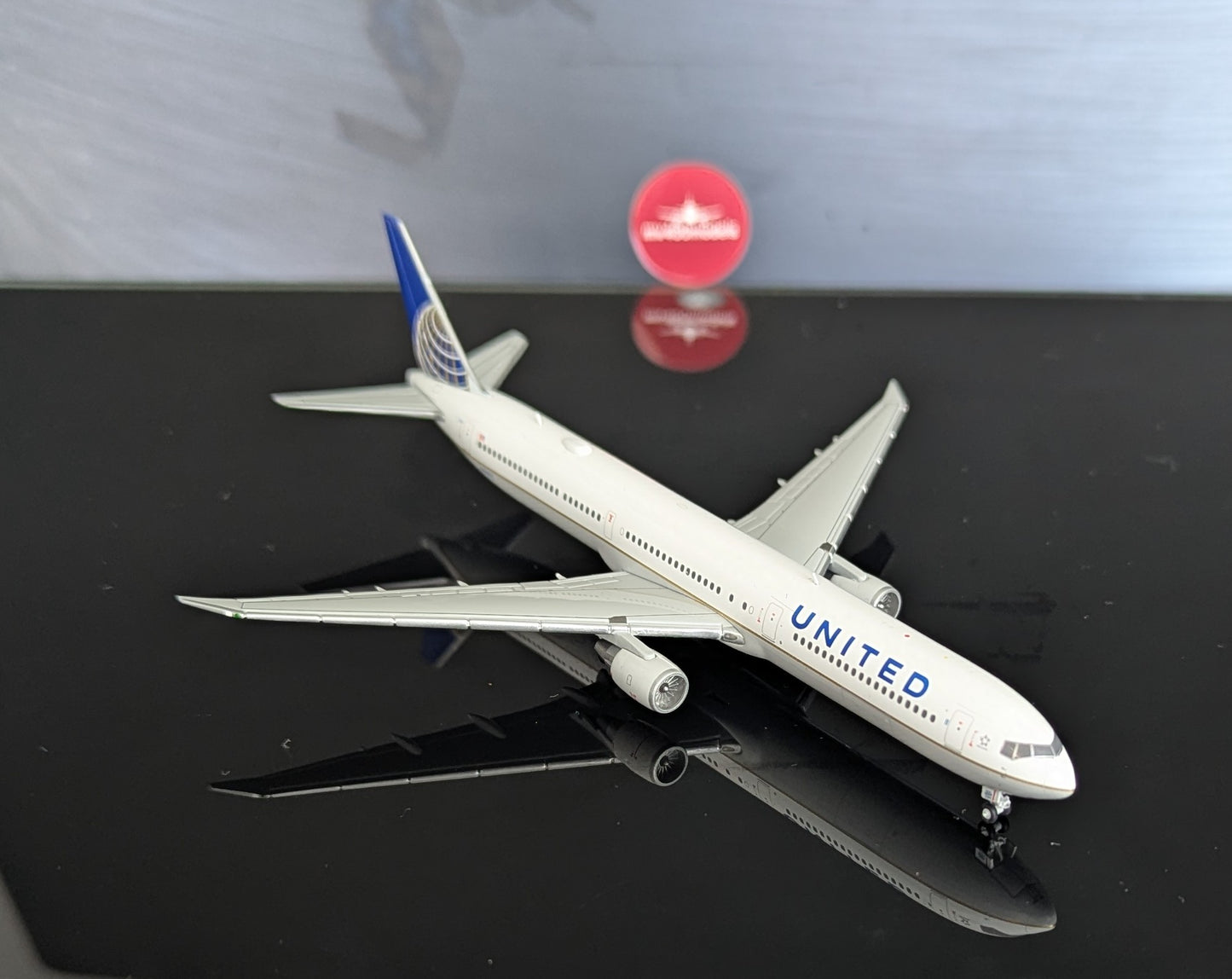 1:400 United Airlines B767-400ER Gemini Jets