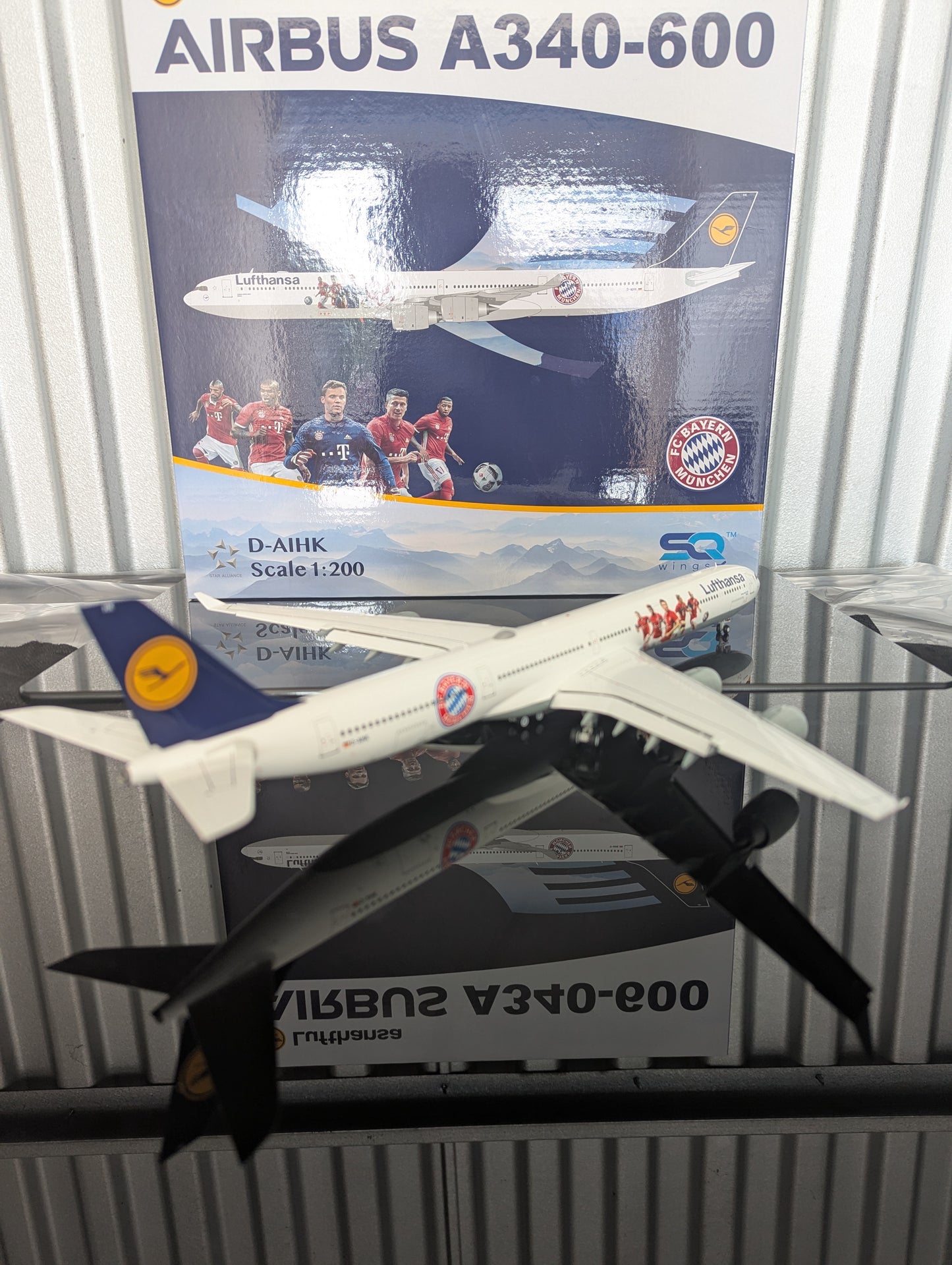1:200 Lufthansa A340-600 “FC Bayern Munchen” SQ Wings Flaps Down*