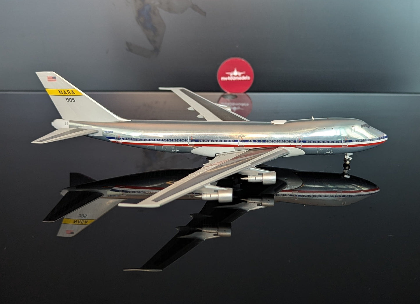 1:400 NASA B747-100 “Polished; Yellow Stripe” JC Wings