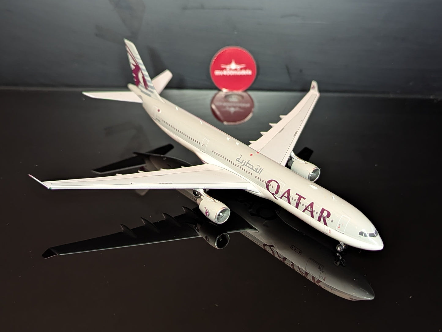 1:400 Qatar Airways A330-300 A7-AEN Aviation 400