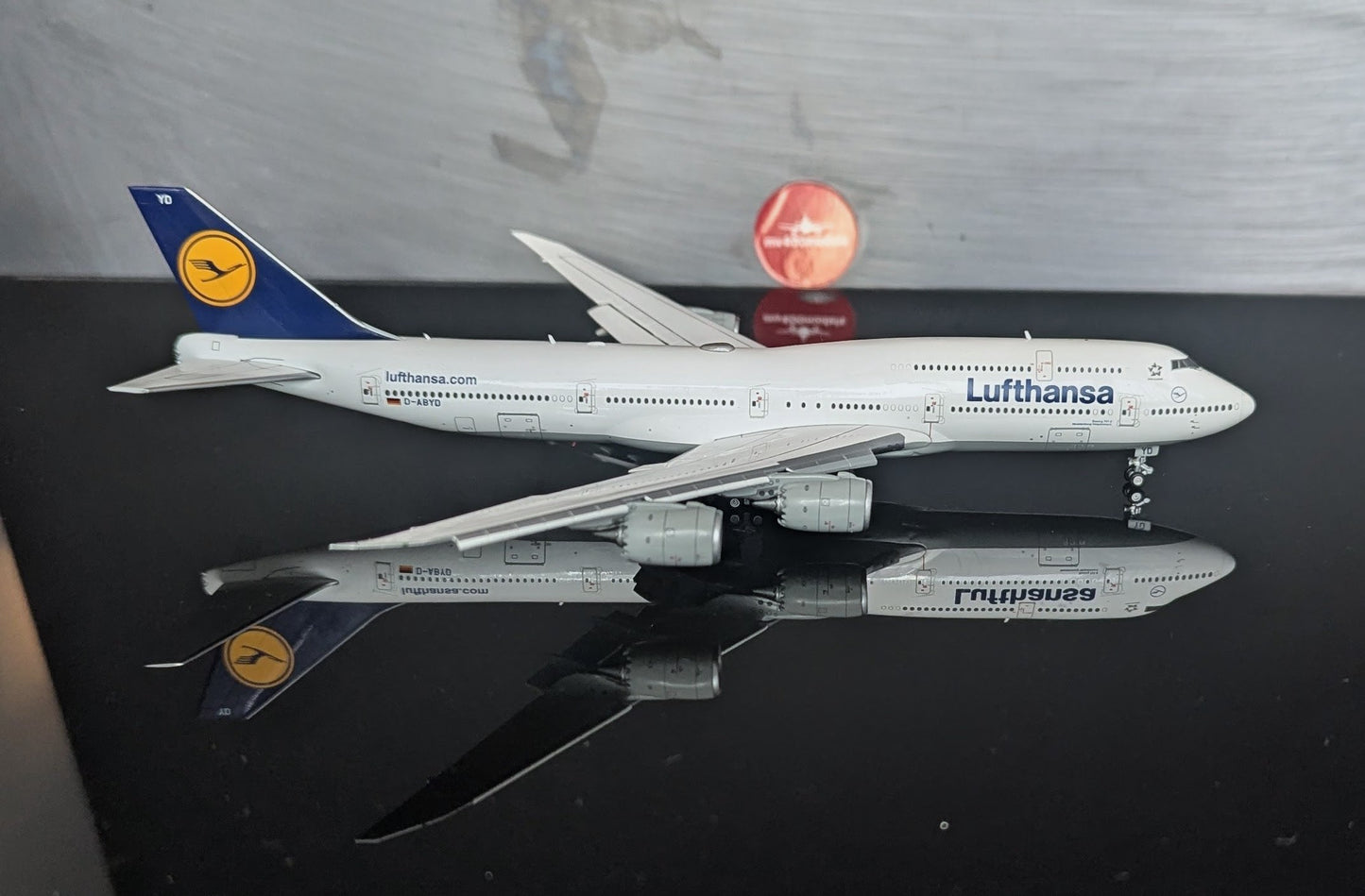 1:400 Lufthansa B747-8 Flaps Down* YY Wings