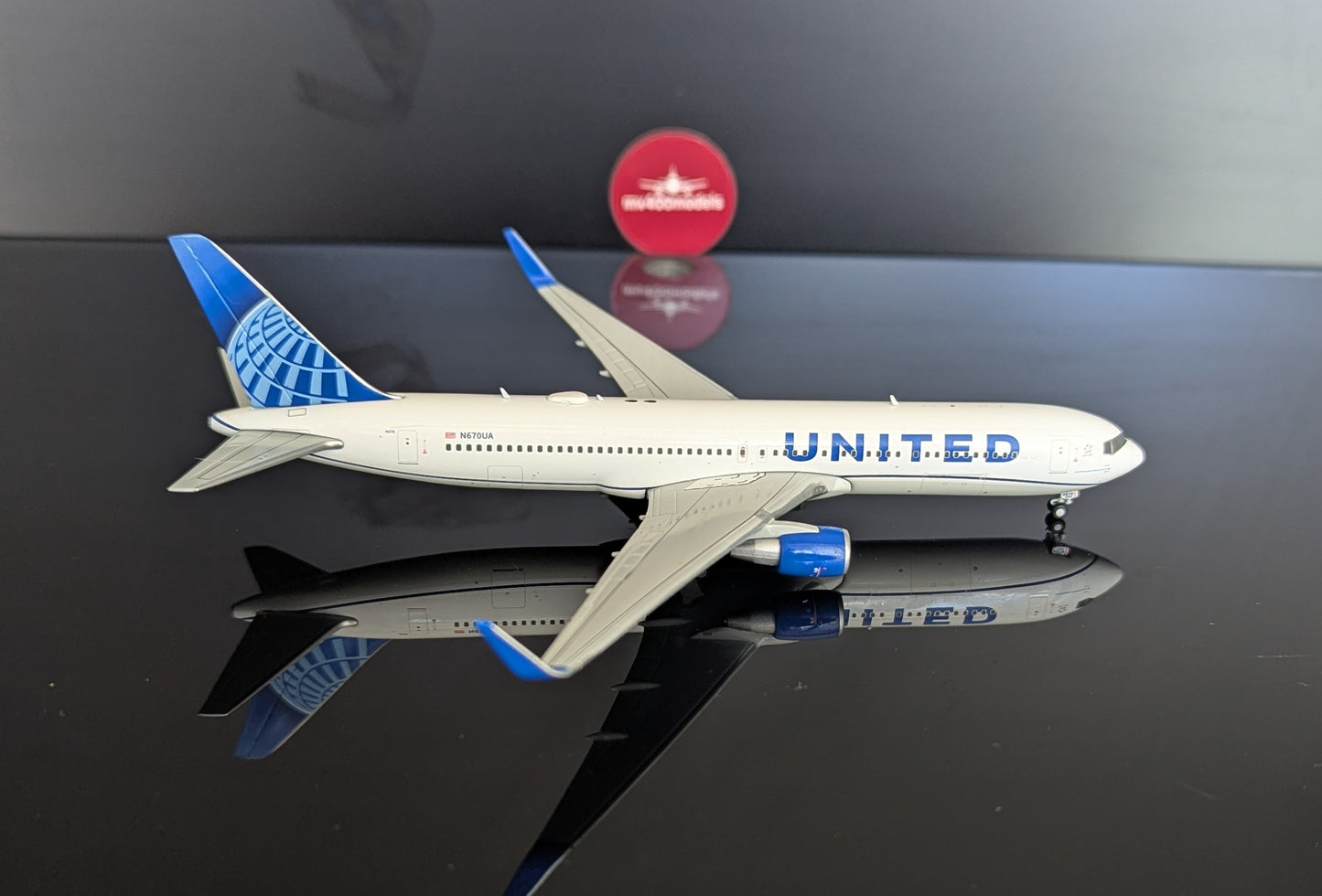 1:400 United Airlines B767-300ER “Evo Blue”Gemini Jets